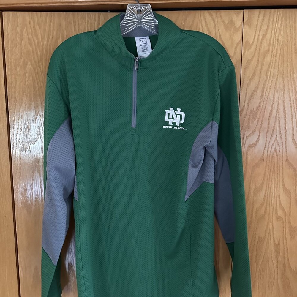 EUC Men's UND University of North Dakota 1/4 zip Pull over Jacket Hoodie Top M
